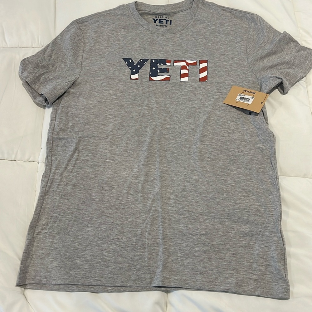 NWT unisex YETI t-shirt